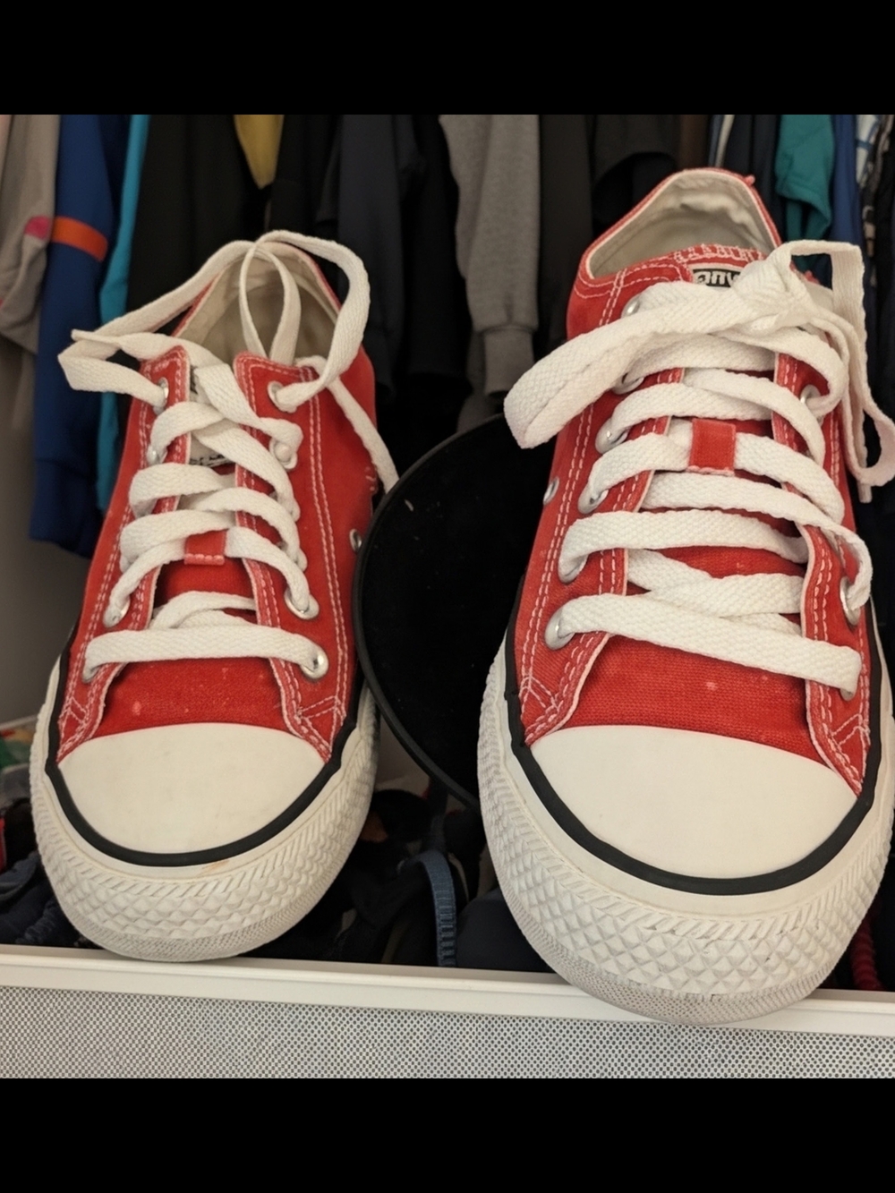 KIDS Converse Red Canvas  Sneakers with White Laces Size 6